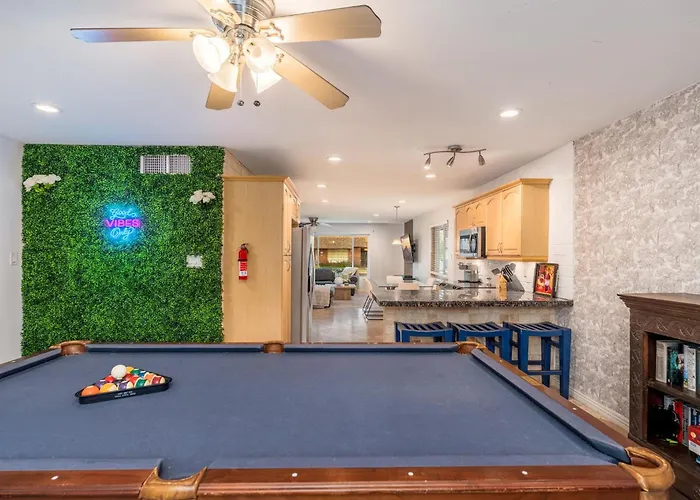 Ultimate, Getaway! Pool, Bbq, Sleeps 14 Ferienhaus
