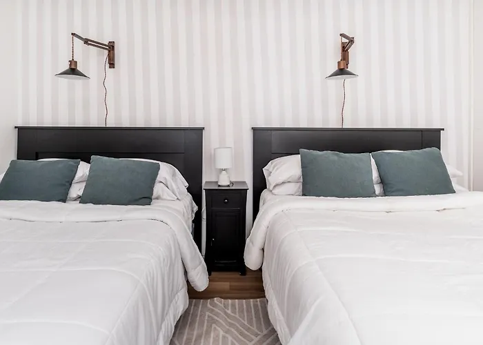Ferienhaus Ultimate, Getaway! Pool, Bbq, Sleeps 14