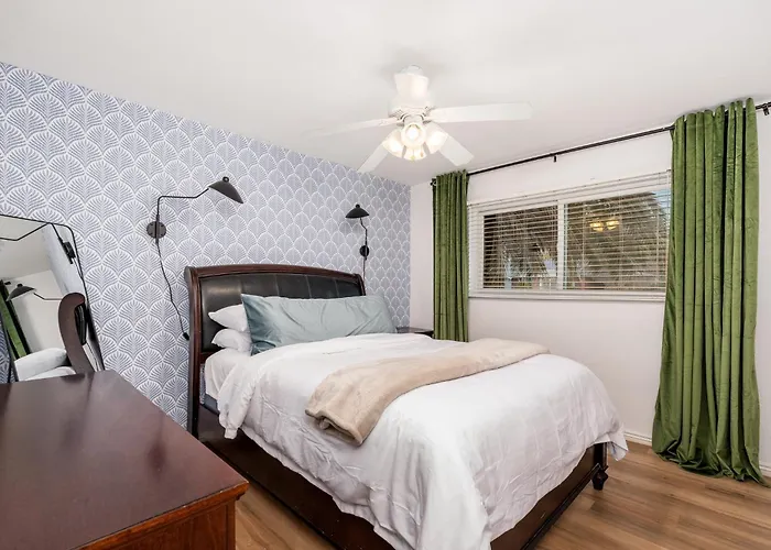 Ferienhaus Ultimate, Getaway! Pool, Bbq, Sleeps 14 *