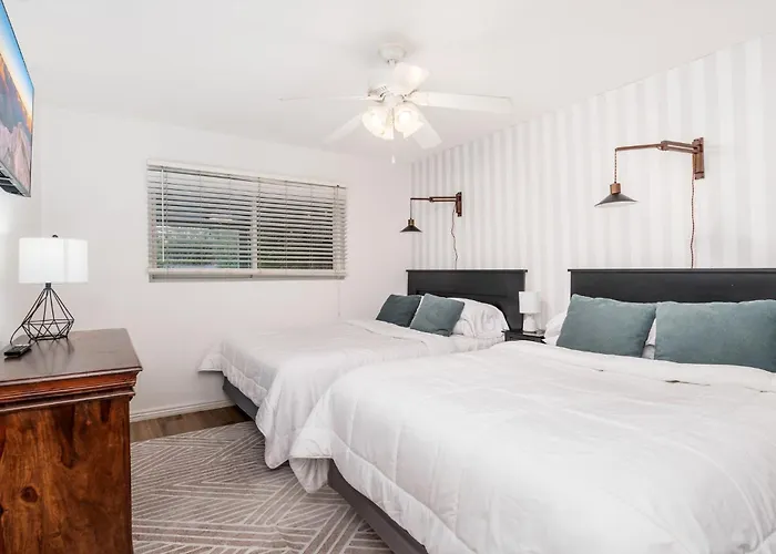 Ultimate, Getaway! Pool, Bbq, Sleeps 14 * Scottsdale