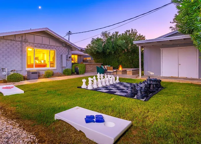Ultimate, Getaway! Pool, Bbq, Sleeps 14 Ferienhaus