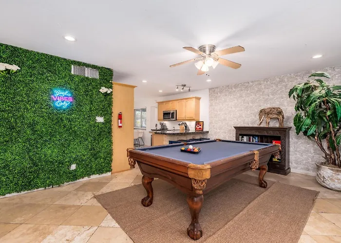 Ultimate, Getaway! Pool, Bbq, Sleeps 14 *
