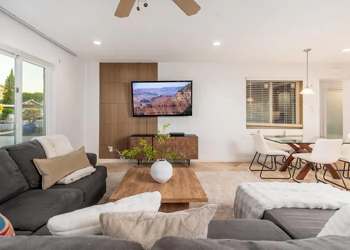 Ultimate, Getaway! Pool, Bbq, Sleeps 14 * Scottsdale